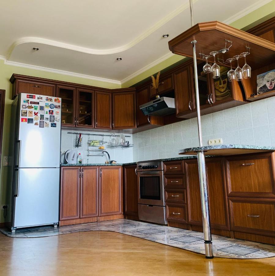 Cozy Apartment Near Republic Square Erevan Esterno foto