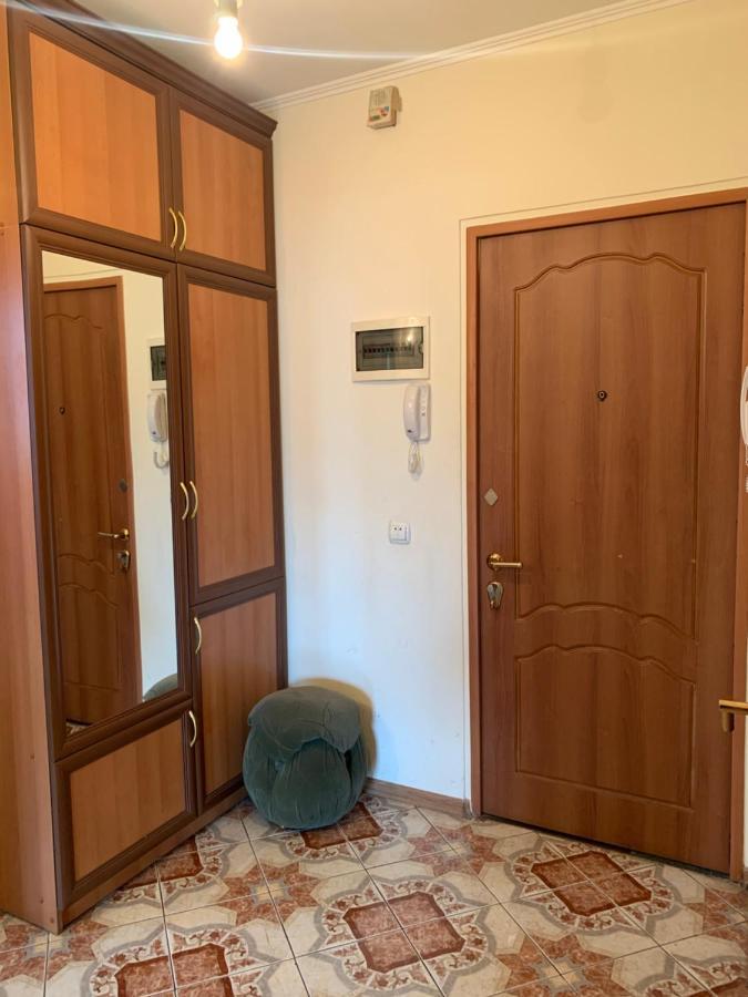 Cozy Apartment Near Republic Square Erevan Esterno foto